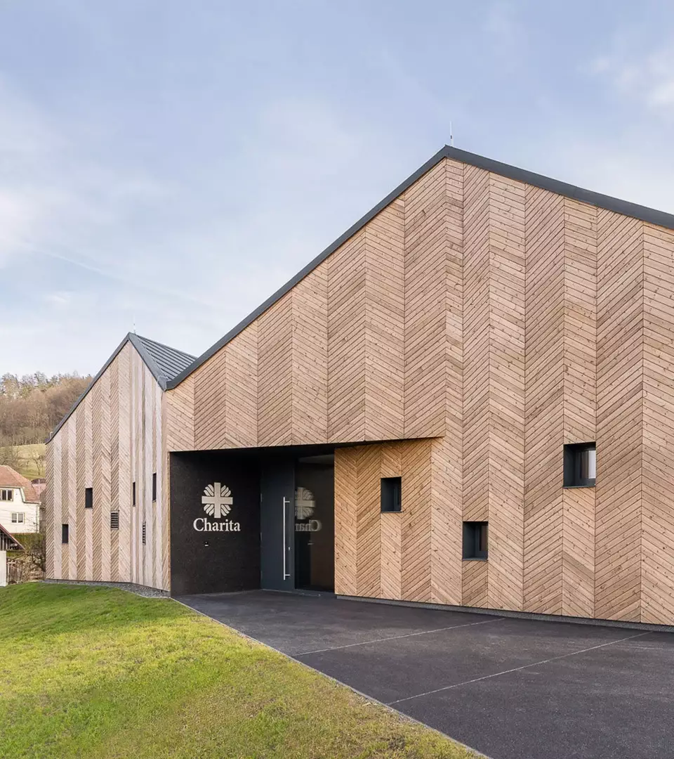 Luna Parallelogram SSS 20x92 thermowood batten 2